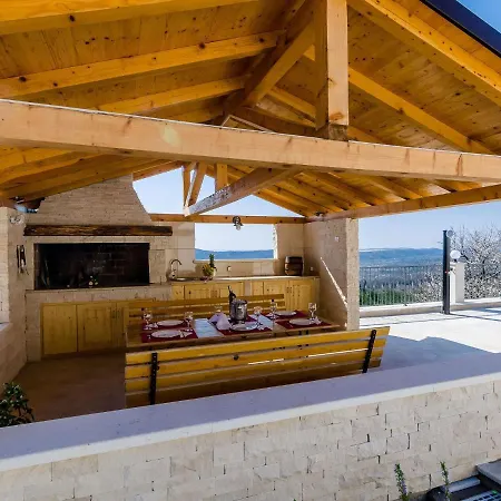 빌라 Luxurious In Gruda With Pool